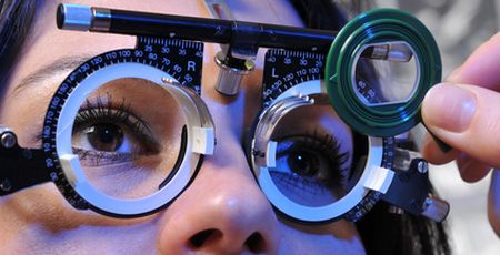 Winkelfehlsichtigkeit Optometrie Augenoptiker Kontaktlinsenspezialist Gleitsichtbrillen Gleitsichtgläser
